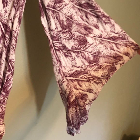 Boho Chic Feather Pattern Blouse w/ Bell Sleeves - Picture 4 of 7